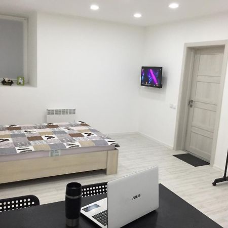Cozy Underground Apartment At The Center เคอร์ซอน ภายนอก รูปภาพ