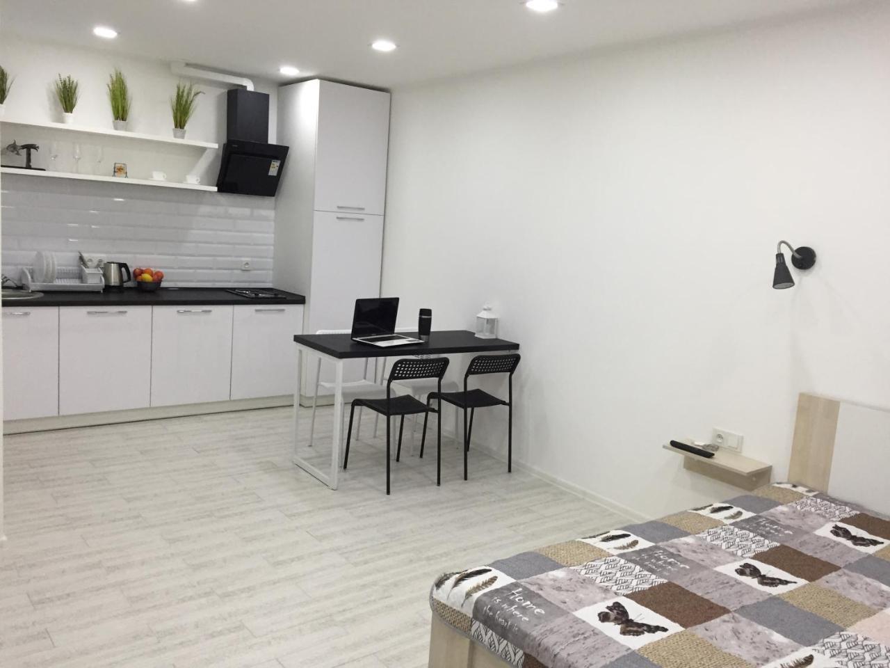 Cozy Underground Apartment At The Center เคอร์ซอน ภายนอก รูปภาพ